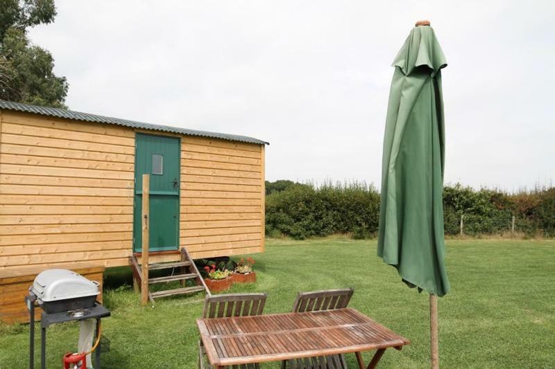 Shepherdshuts-Southeast Hotel Ashford  Exterior photo